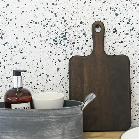 Balabanov White Apartment Warna